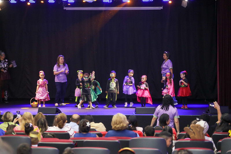 Educação Infantil de Manaus leva histórias em quadrinhos ao palco em mostra de dança