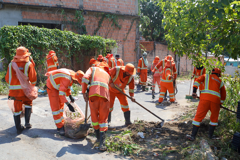 Manaus reforça serviços de limpeza urbana em bairros da zona Leste