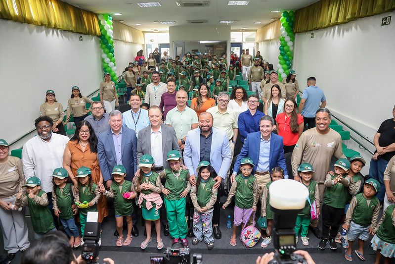 Projeto-piloto começa em oito escolas e prevê alcançar 2.400 estudantes até 2028.