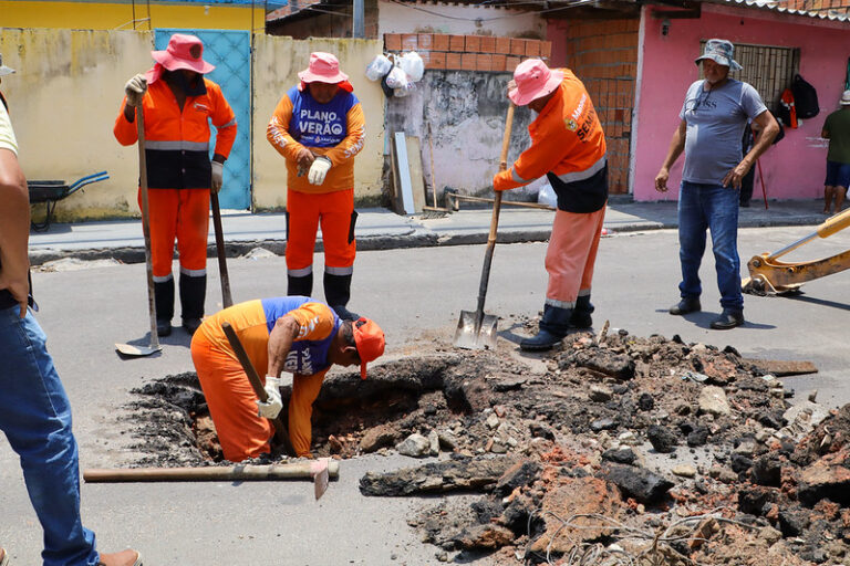 Prefeitura de Manaus corrige drenagem em trecho da rua Rio Araçatuba, na zona Leste