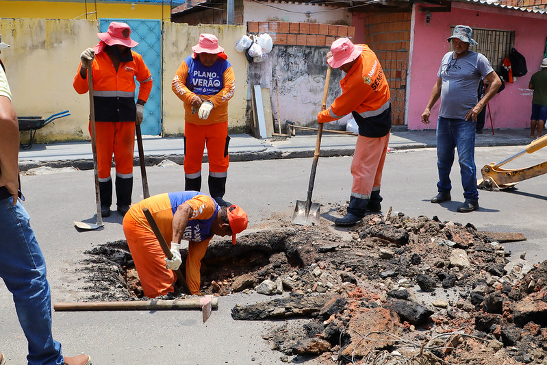 Prefeitura de Manaus corrige drenagem em trecho da rua Rio Araçatuba, na zona Leste