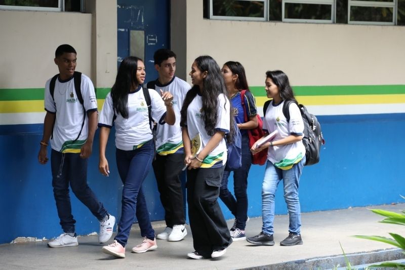 Aulas da rede estadual são suspensas em Manaus e no interior do AM por causa da fumaça