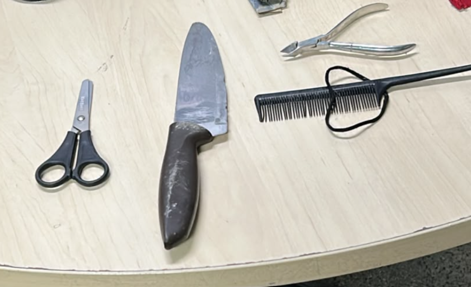 Mulher é presa após atacar pedestres com faca, tesoura e seringa no Centro de Manaus