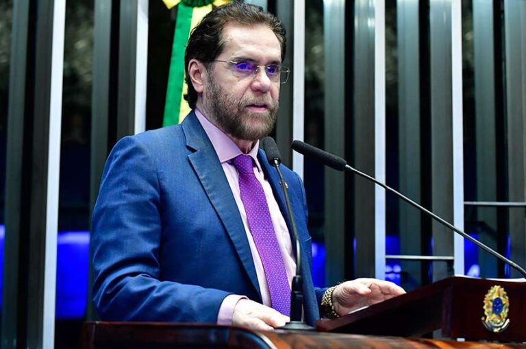 Plínio Valério é reeleito senador pelo Amazonas e agradece aos mais de 945 mil votos