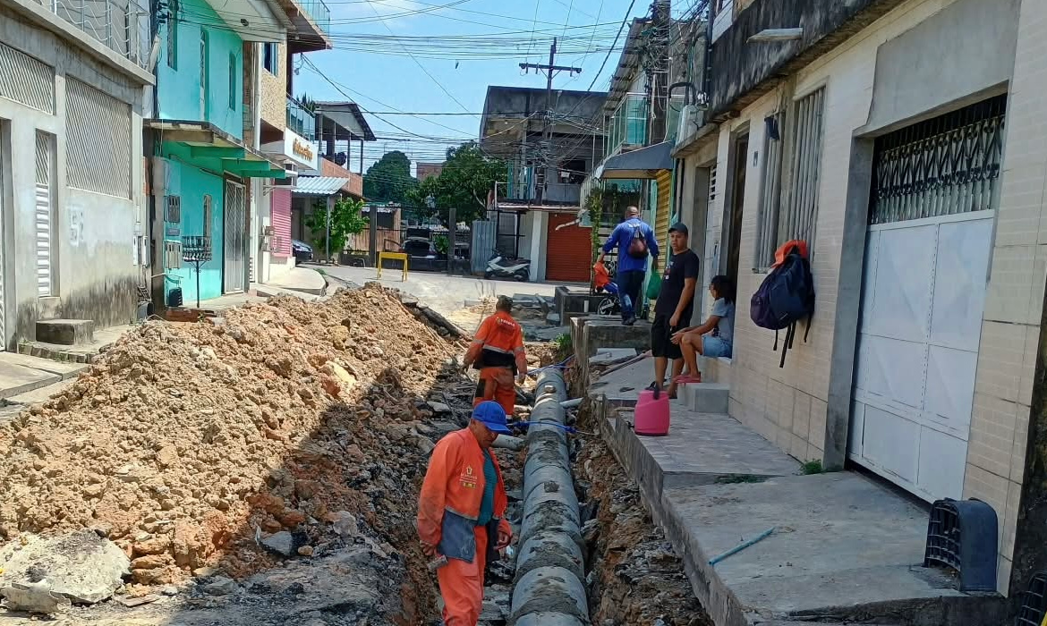 Seminf recupera drenagem profunda na comunidade Mundo Novo, em Manaus