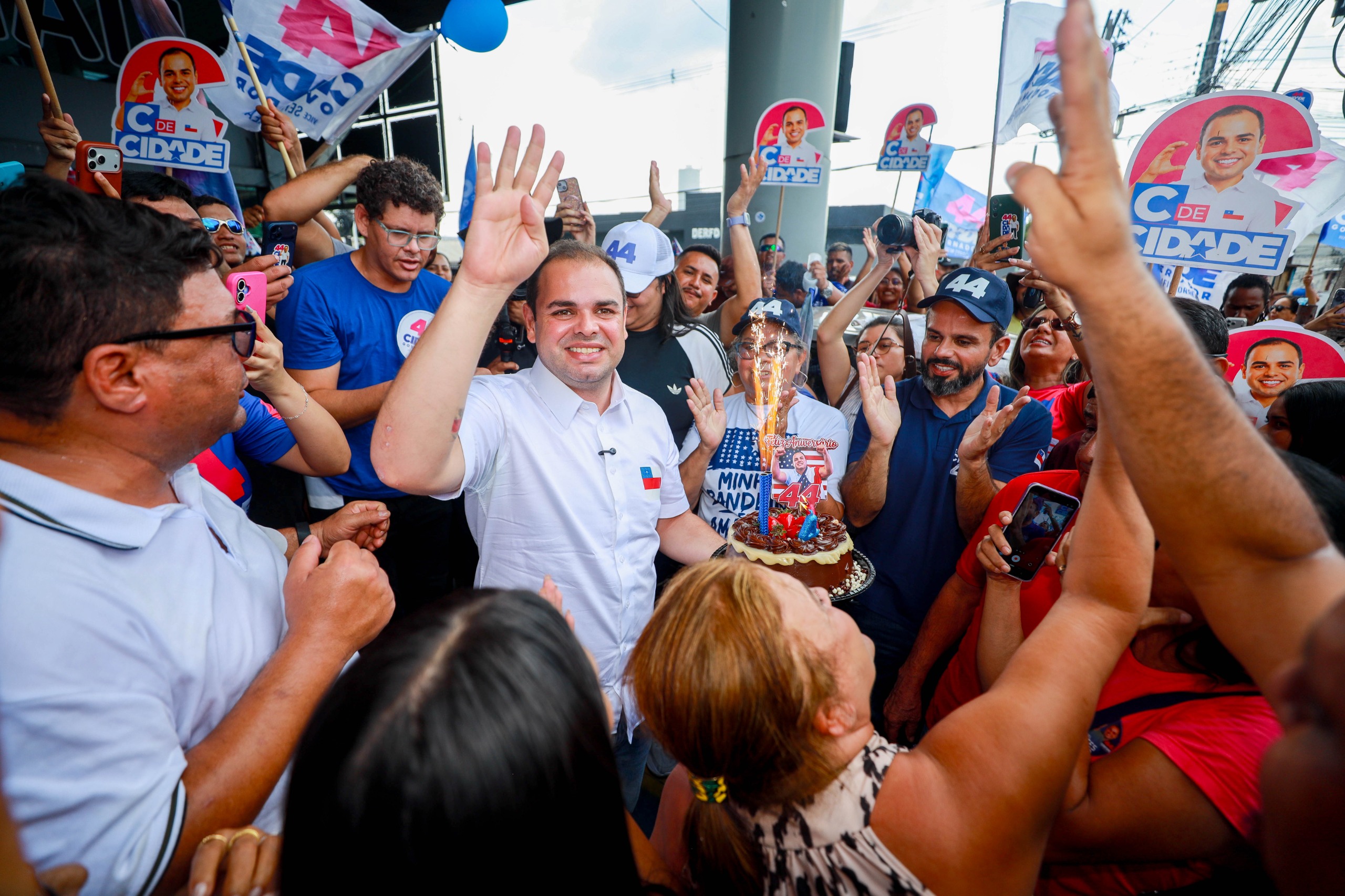 Banzeiro do 44 toma as ruas de Manaus na reta final da campanha