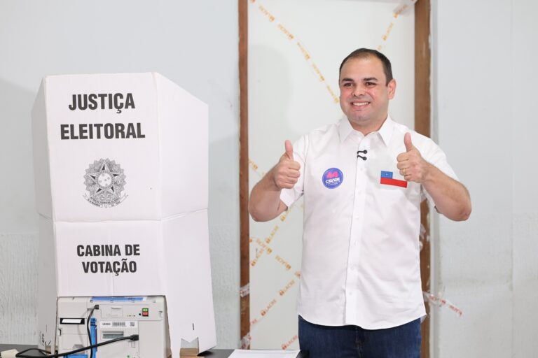 Roberto Cidade vota em Manaus e afirma confiança na chegada ao segundo turno