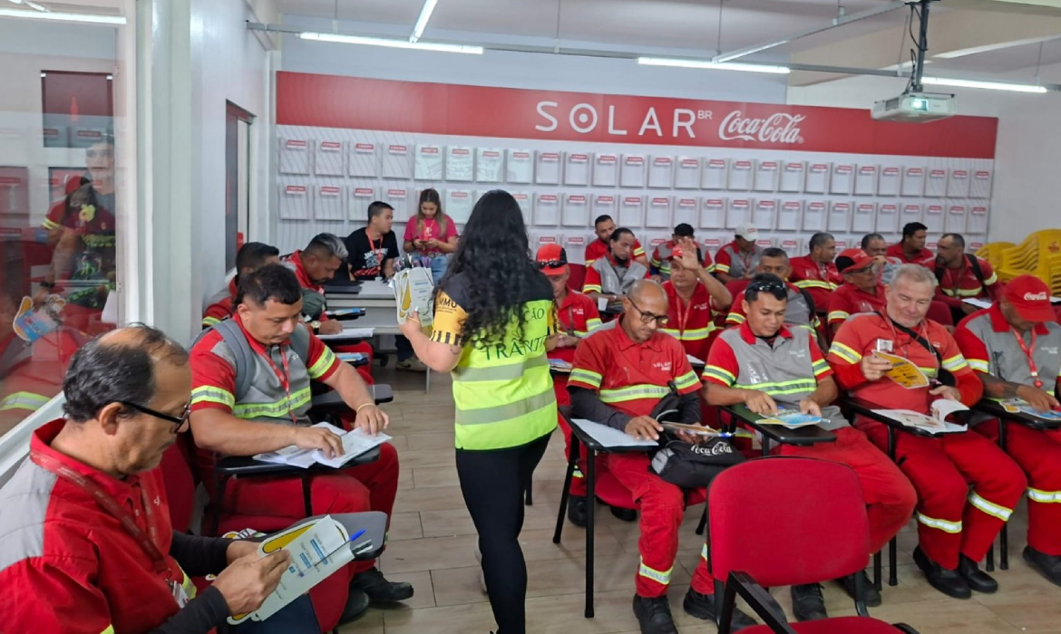 Prefeitura de Manaus promove ação educativa sobre segurança no trânsito para colaboradores