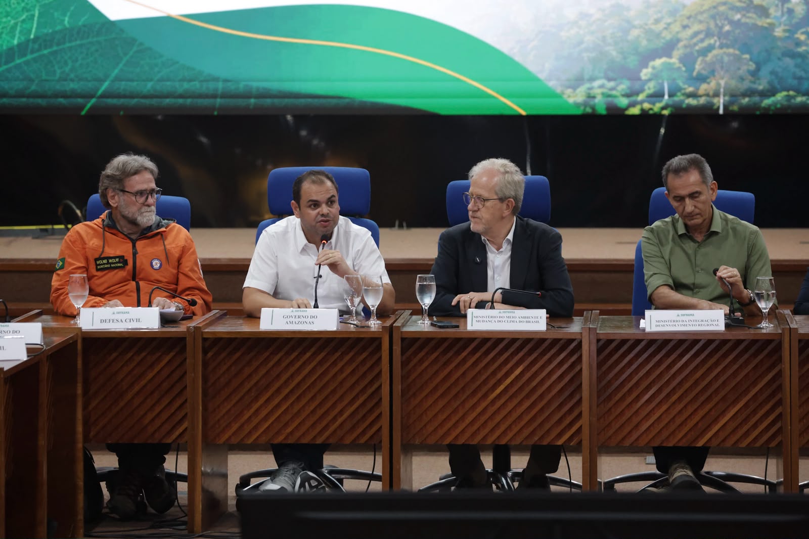 Governo do Amazonas e Governo Federal discutem combate às queimadas no estado