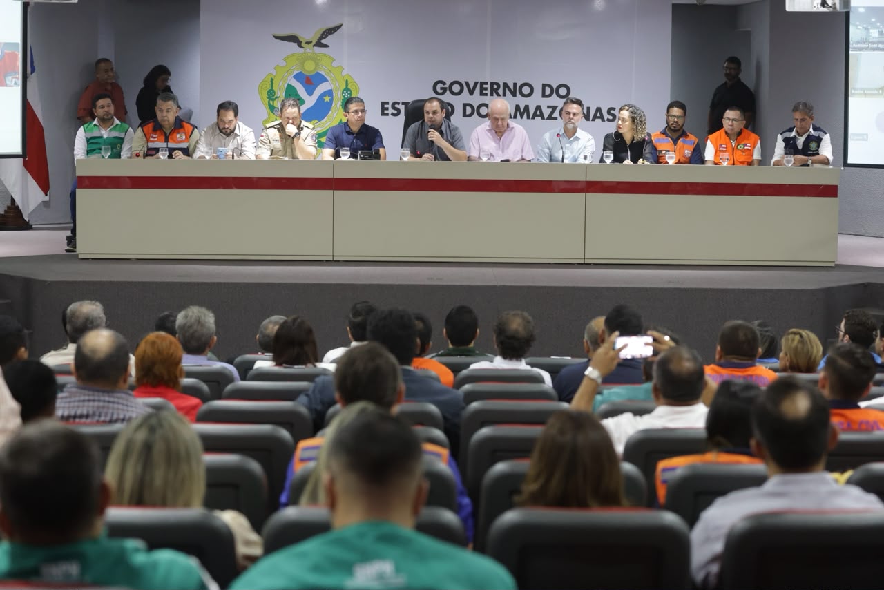 Governo do Amazonas reúne prefeitos e reforça articulação para combater queimadas e enfrentar a estiagem