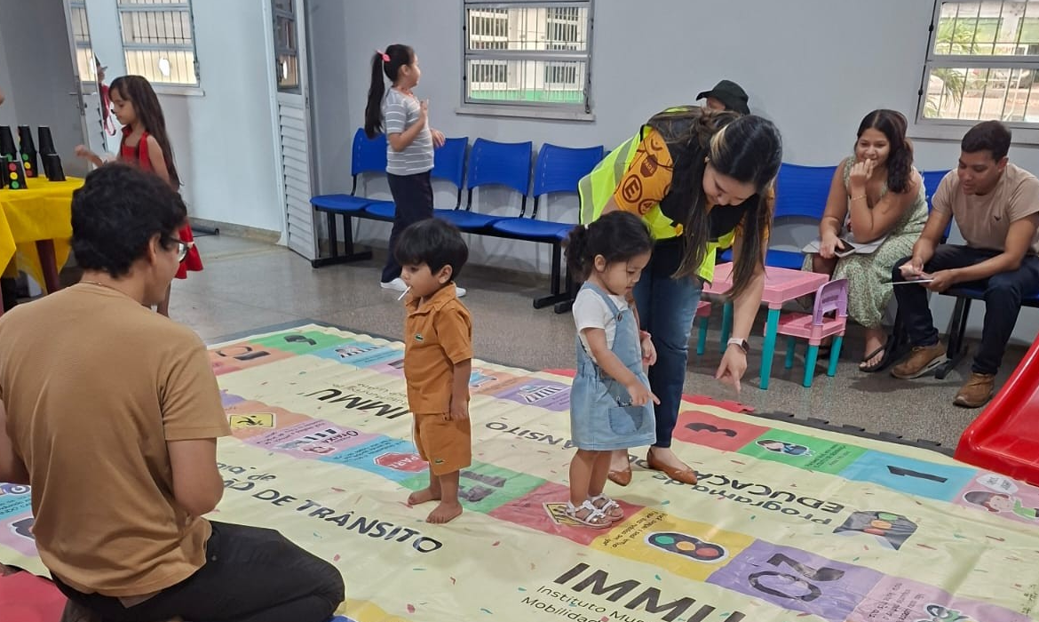 Ação do IMMU conscientiza 31 crianças sobre segurança no trânsito na zona Leste