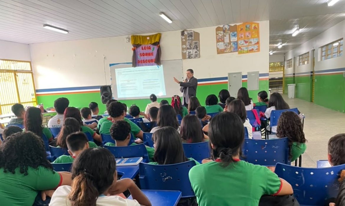 Escolas municipais de Manaus recebem palestras sobre direitos e deveres dos adolescentes