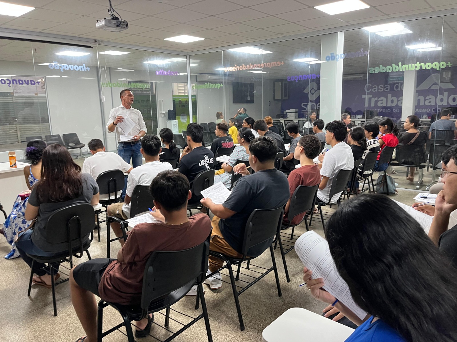 Curso gratuito em Manaus capacita profissionais para melhorar o atendimento ao cliente