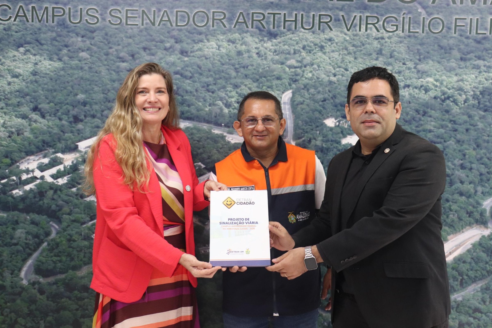 Detran Amazonas entrega Projeto de Sinalização Viária do Campus Manaus da Ufam
