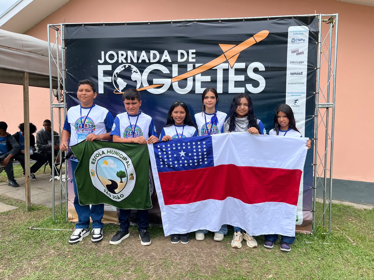 Alunos de escola municipal de Manaus representam o Amazonas em olimpíada de foguetes