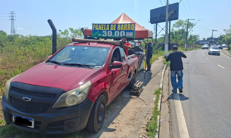 Prefeitura de Manaus notifica barraca irregular em calçada da avenida Ephigênio Salles