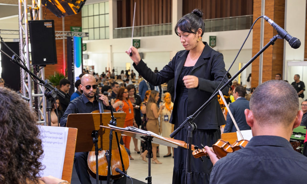 Musicista venezuelana Genesys Castilho assume regência assistente da Orquestra de Câmara de Manaus